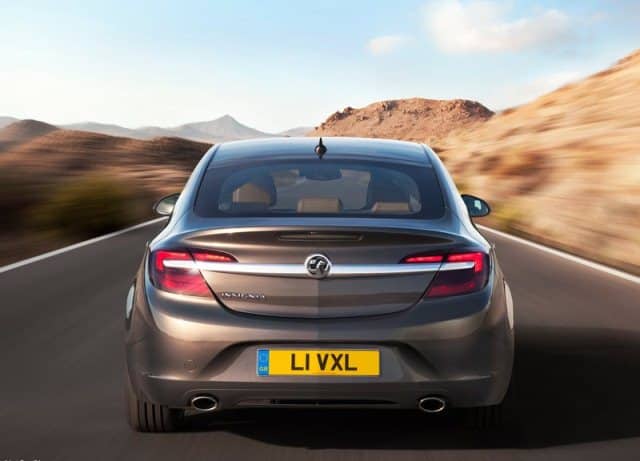 Vauxhall Insignia Restyle arka üç çeyrek görünümü