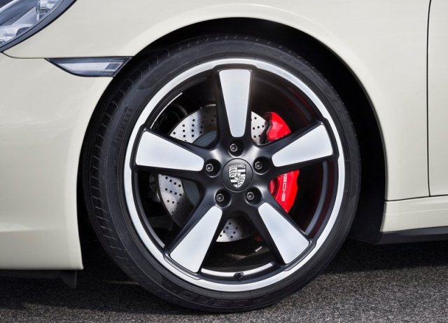Porsche 911 yıldönümü modelinin 20 inç jantı