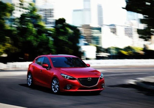 Mazda 3 hatchback ön ve yan görünümü