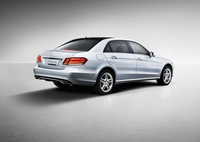 E-Class L arka üç çeyrek görünüm