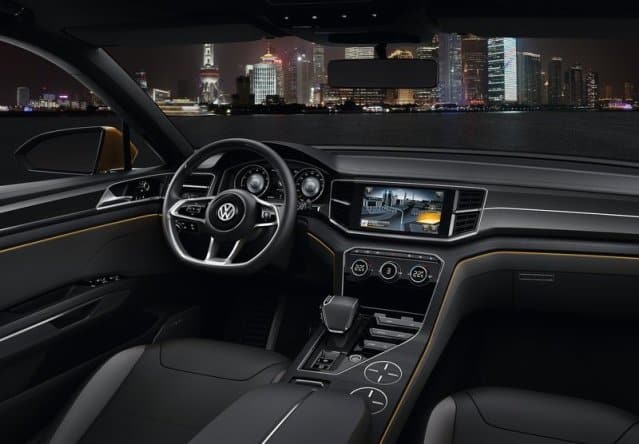 CrossBlue Coupe konsepti ön koltukları ve orta konsolu