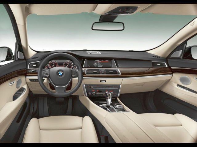 BMW 5 Serisi Gran Turismo gösterge paneli ve orta konsolu