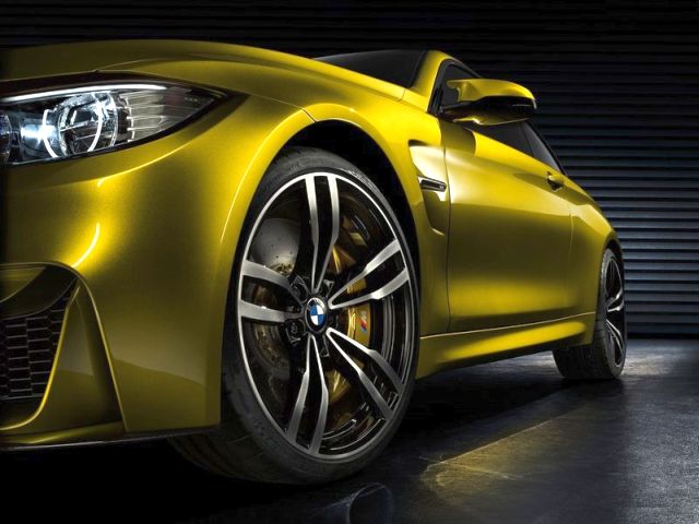 BMW Concept M4 Coupe iki renkli M jant ayrıntısı