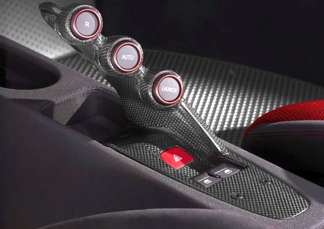 Ferrari 458 Speciale kokpit ve karbon detaylar