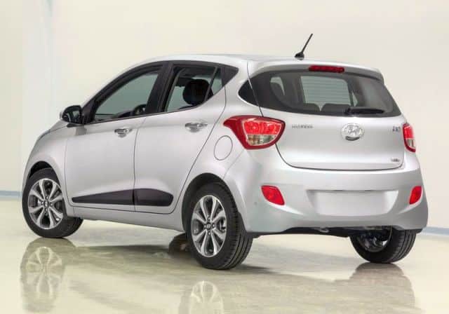 Hyundai i10 arka üç çeyrek görünümü ve bagaj kapağı
