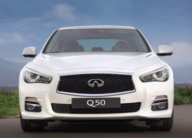 Infiniti Q50 far ve ön ızgara tasarımı