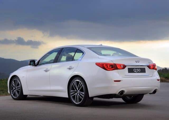 Infiniti Q50 arka üç çeyrek görünümü