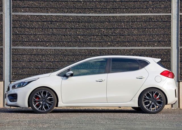 Kia GT tavan çizgisi ve arka kapılar