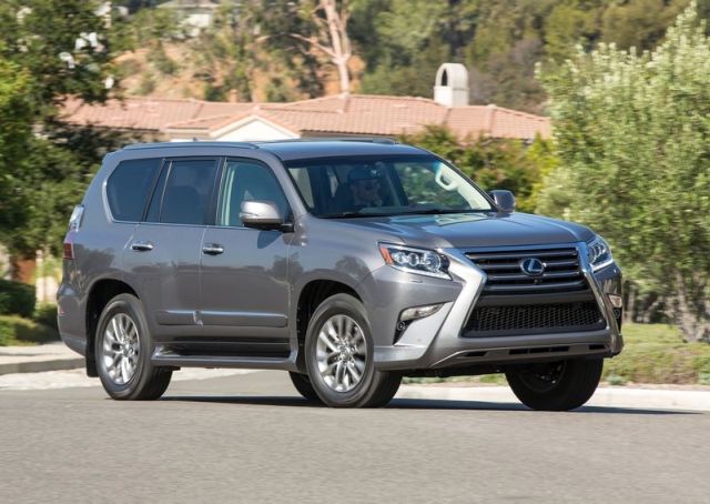 Lexus GX 460 arazi tipi SUV görünümü