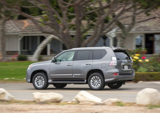 Lexus GX 460 arka üç çeyrek görünüm