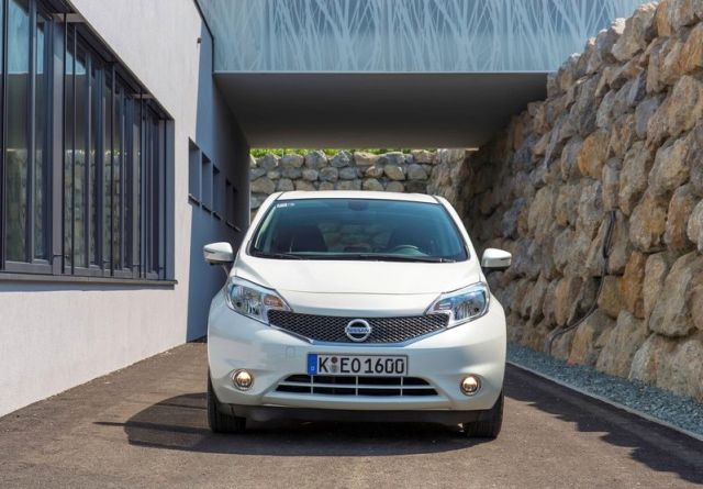 Nissan Note E12 beyaz ön tasarım