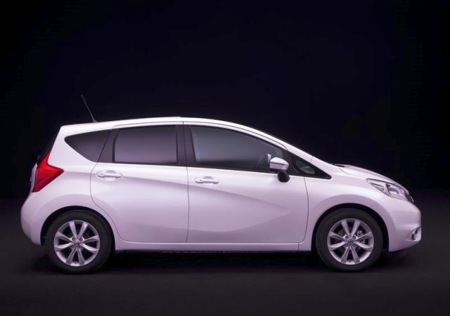 Nissan Note E12 beyaz yan profil
