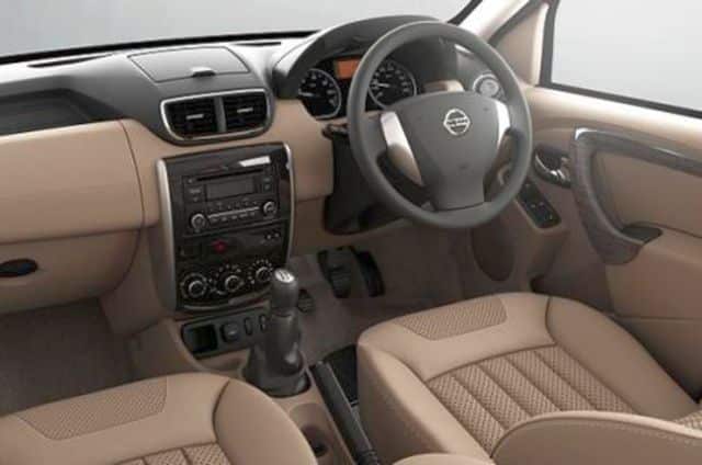 Nissan Terrano gösterge paneli ve ön konsol