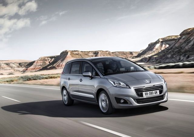 Peugeot 5008 ön üç çeyrek görünüm