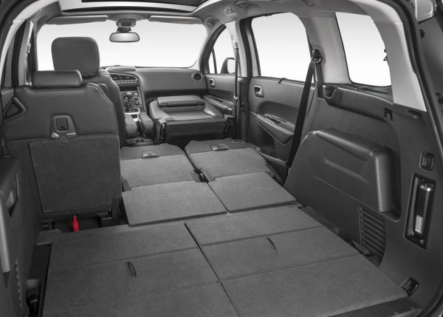 Peugeot 5008 yedi koltuklu iç mekan