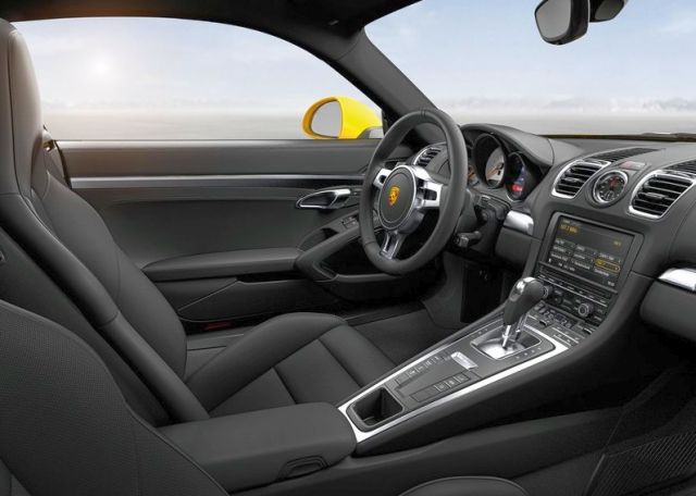 Porsche Cayman iç mekânı