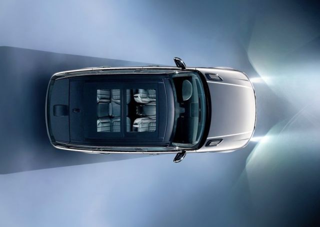 Range Rover Sport üst açı gövde görünümü