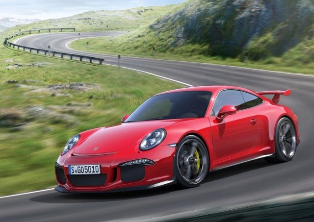 Porsche 911 GT3 ön tampon ve farlar