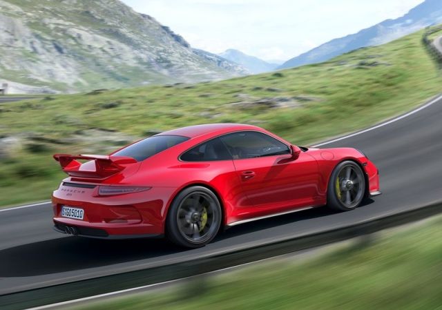 Porsche 911 GT3 arka üç çeyrek görünüm