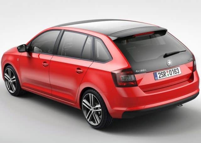 Kırmızı Skoda Rapid Spaceback yan görünümü