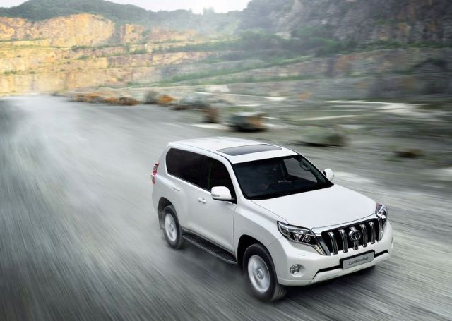 Toyota Land Cruiser ön tampon ve far tasarımı