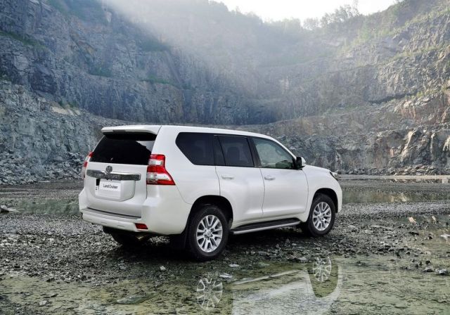 Toyota Land Cruiser arka tasarım