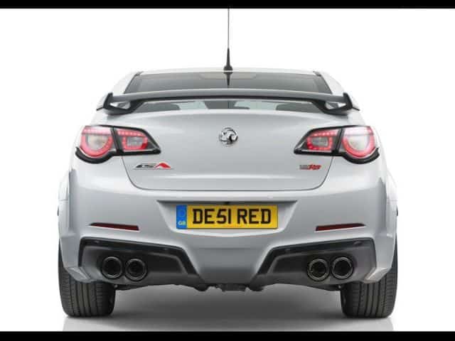 Beyaz Vauxhall VXR8 GTS arka üç çeyrek görünümü