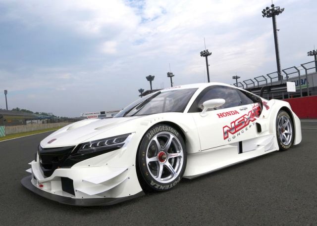 NSX CONCEPT-GT alçak burun ve geniş çamurluklar