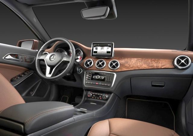 Mercedes-Benz GLA gösterge paneli ve iç mekân