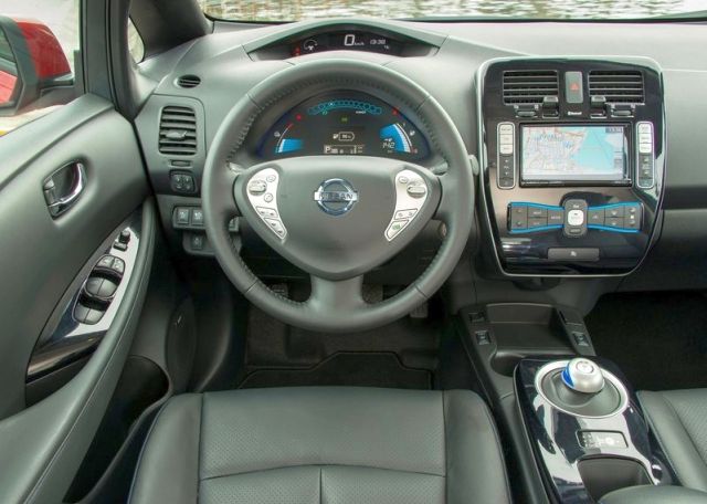 Nissan Leaf dijital gösterge paneli ve kokpit