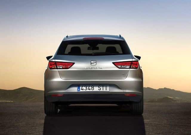 Seat Leon station wagon arka üç çeyrek görünümü