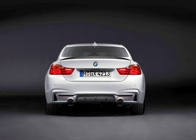 BMW 4 Serisi M Performance arka difüzör ve egzoz