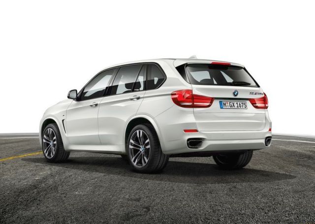 BMW X5 M50d arka tasarım ve iki parçalı bagaj kapağı
