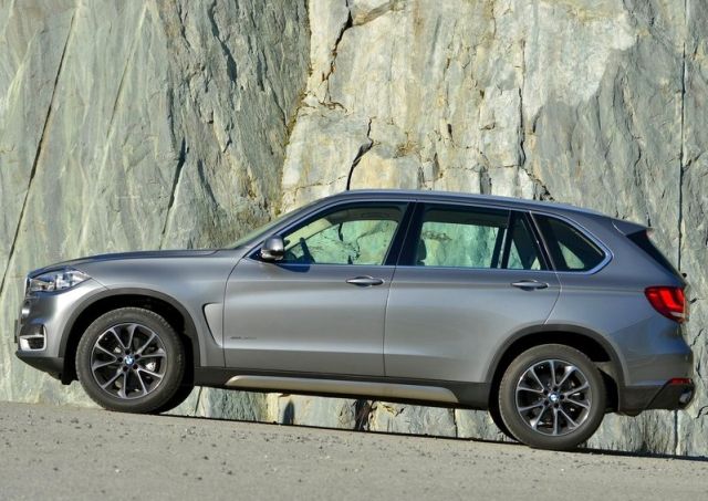 BMW X5 F15 yan gövde çizgileri