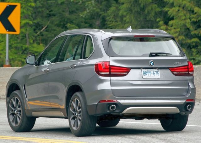 BMW X5 F15 ön ve yan görünüm