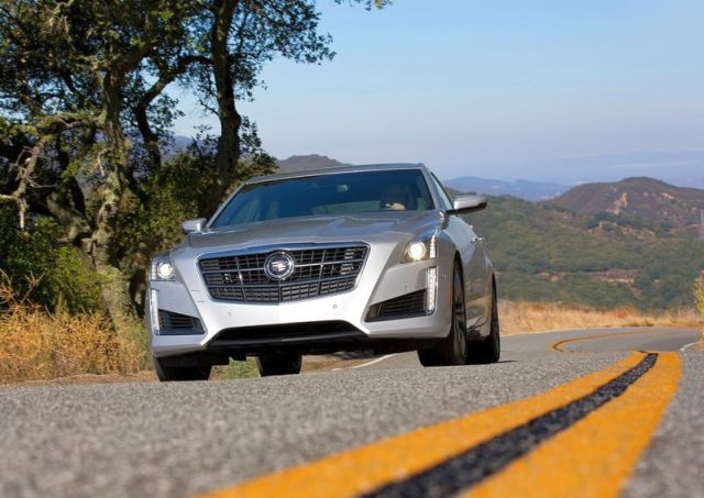 Cadillac CTS ön tasarım ve kaput çizgileri