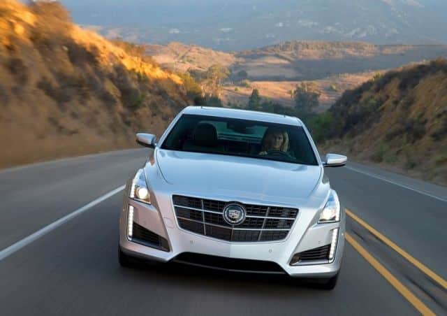 Cadillac CTS ön çamurluk ve yan profil
