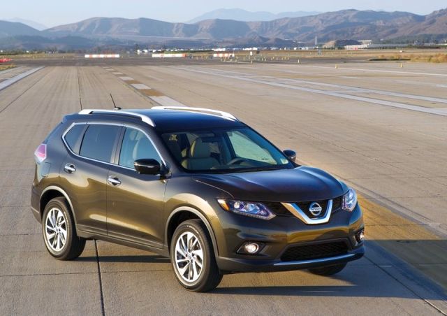 Nissan Rogue ön çapraz görünüm