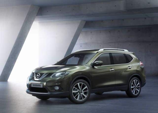 Nissan X-Trail ön yan gövde görünümü