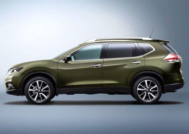 Nissan X-Trail yan profil ve tavan çizgisi