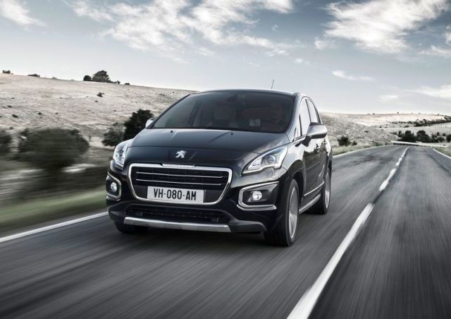 Peugeot 3008 siyah gövde önden görünüm