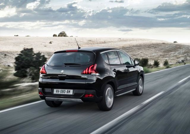 Peugeot 3008 arka üç çeyrek görünüm