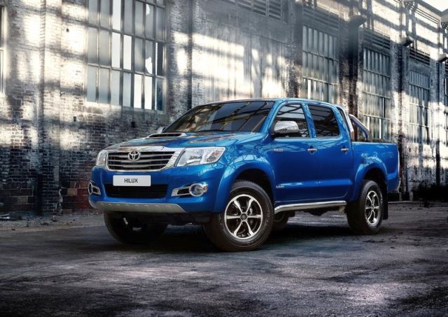 Toyota Hilux Invincible ön ızgara ve tampon ayrıntıları