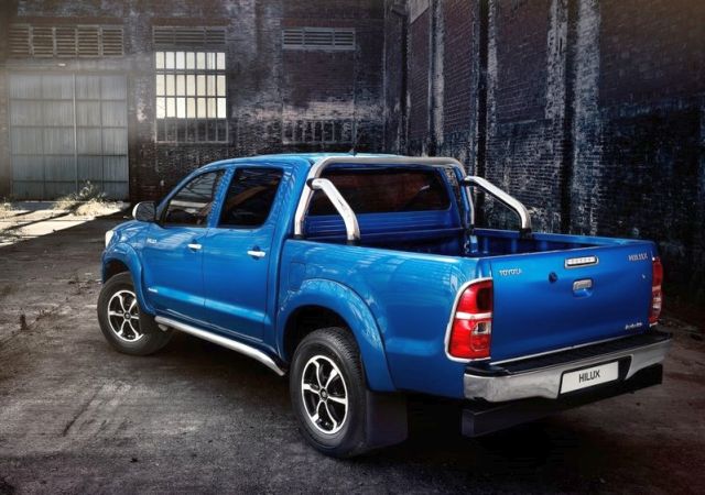 Toyota Hilux Invincible arka kasa ve tampon görünümü