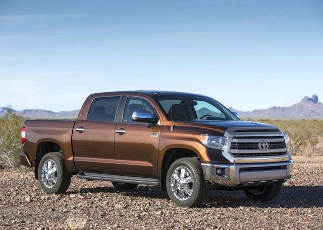 2014 Toyota Tundra önden görünüm