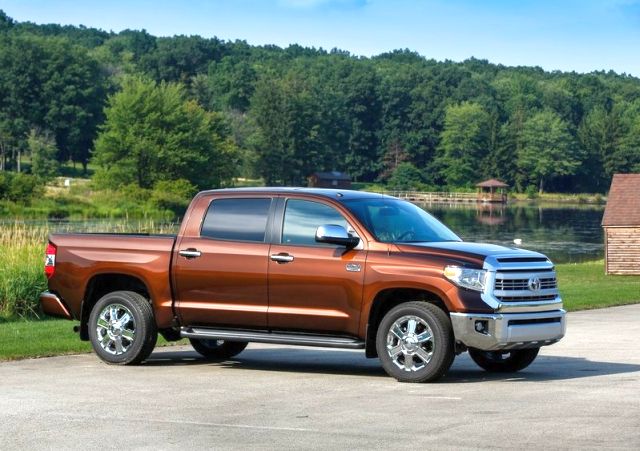 Toyota Tundra pick-up yan görünüm