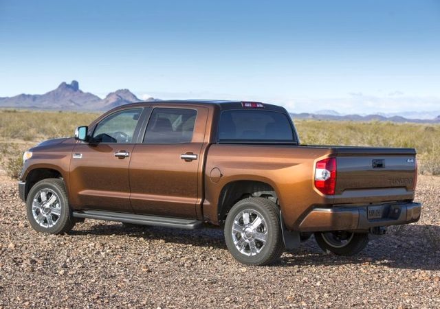 Toyota Tundra arka tasarım