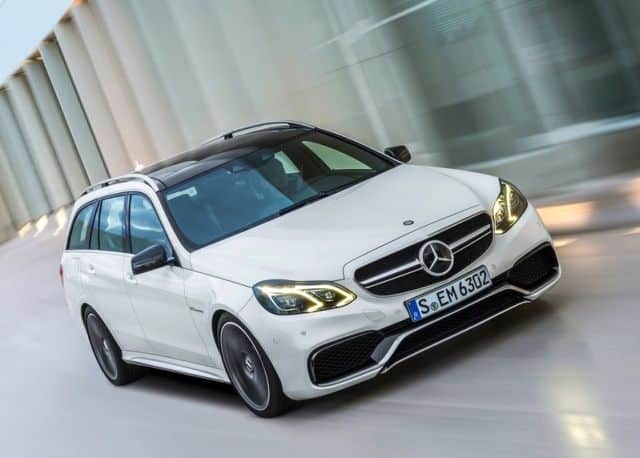 Mercedes-Benz E 63 AMG Estate beyaz gövde ön açı