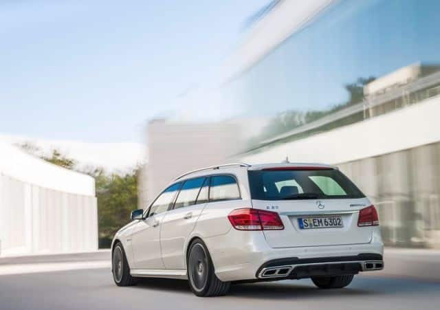 Mercedes-Benz E 63 AMG Estate arka üç çeyrek görünümü