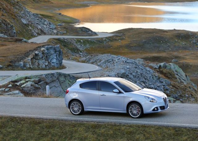 Alfa Romeo Giulietta yan profil görünümü